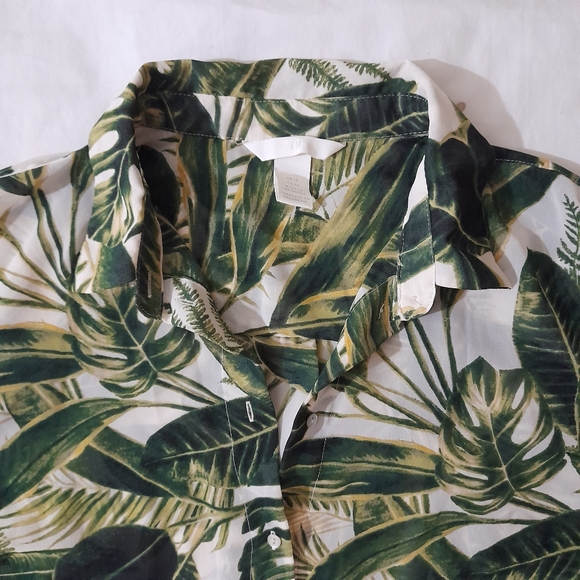 ● H&M | Sleeveless semi sheer Palm Leaf Botton Up - Picture 8 of 13